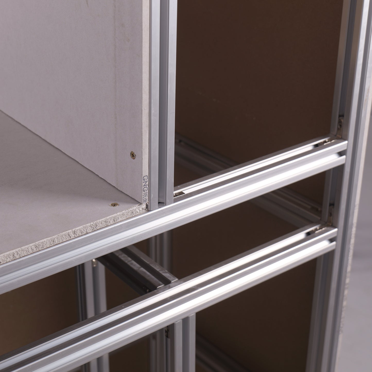 Smallbee Easy-to-Install Aluminum Profile Media Wall Frame